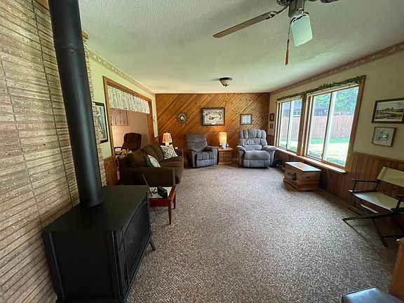 4th image of 207 E Hollett St
