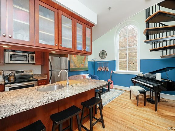 3rd image of 9 E Clay St Unit 5