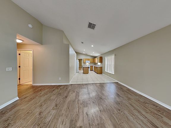 3rd image of 3042 Eagle Crossing Dr