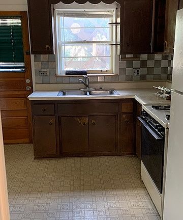 4th image of 7643 Knox Ave