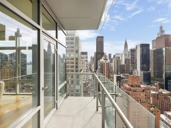 310 East 53rd Street image 6 of 14