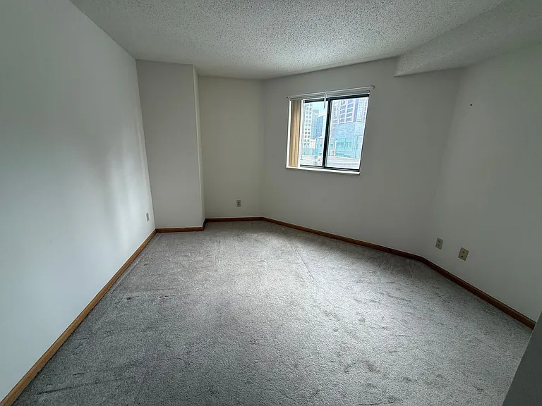 78 10th St E #401 — Photo 4