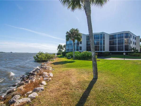 9612 Riverside Dr APT 104, Sebastian, FL 32958