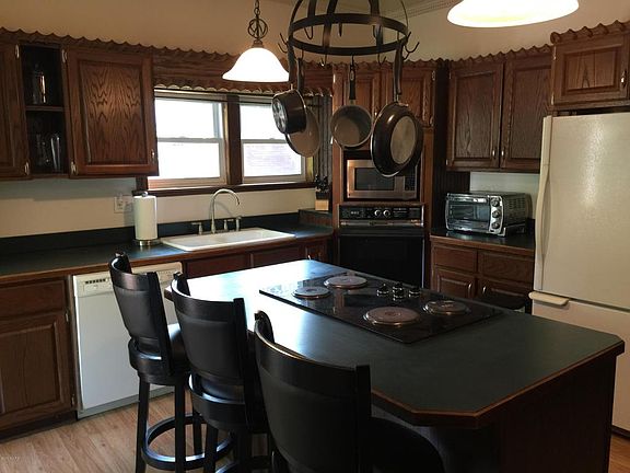 4th image of 619 S Farmer St