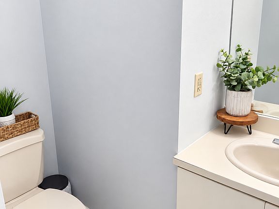 5th image of 15 1st St APT 4