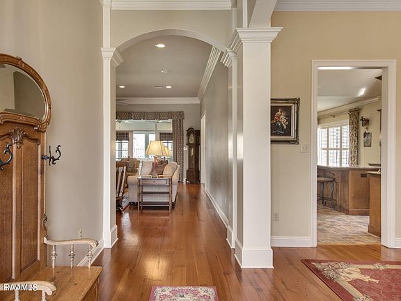 3rd image of 206 Country Hollow Ln