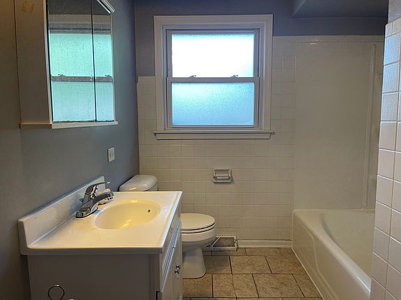 5th image of 955 E 161st Pl