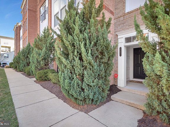 5th image of 20651 Sibbald Sq