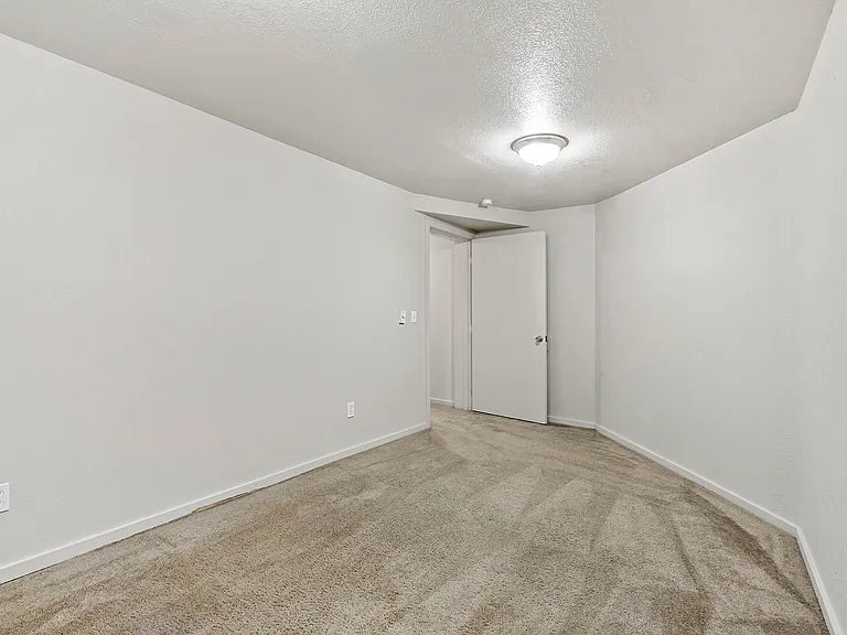 Outrigger Apartments — Photo 26