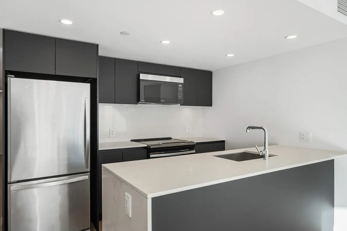 Zephyr Apartments — Photo 1
