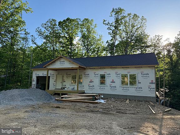 4th image of 523 Oak Hill Rd