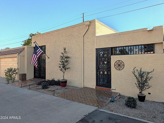 3rd image of 2103 W CLAREMONT Street