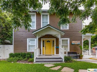 425 N Seguin Ave #A & B, New Braunfels, TX 78130