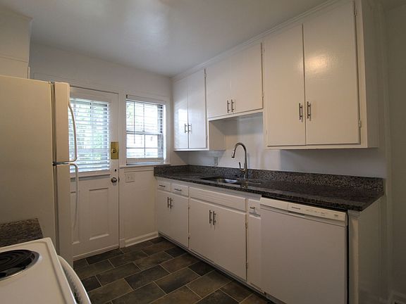 5th image of 7544 Terrace St
