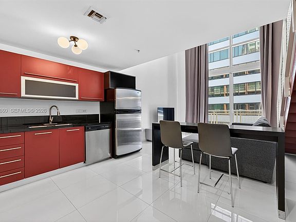 2nd image of 253 NE 2nd St APT 424