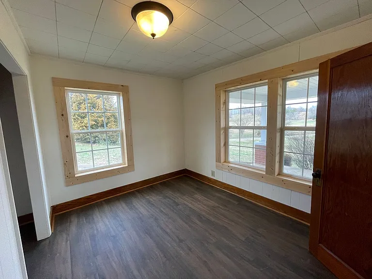 555 Hopewell Rd — Photo 16