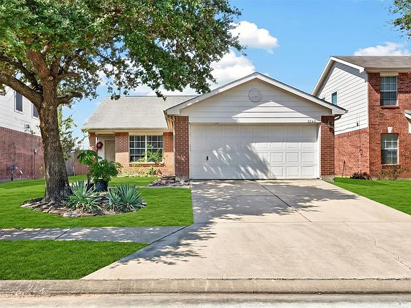 2nd image of 5743 Roehampton Ct