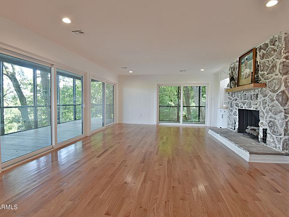 4th image of 6012 Green Valley Dr