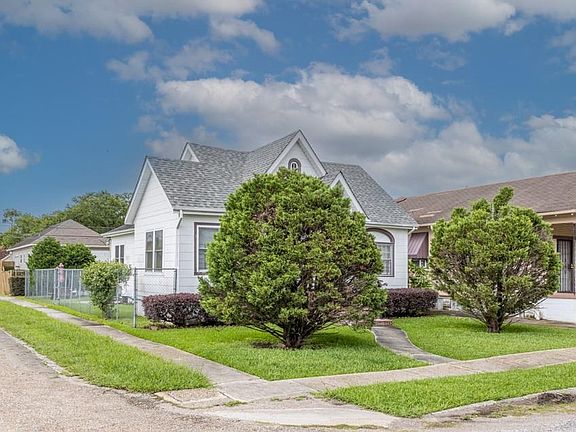4th image of 3433 Clermont Dr