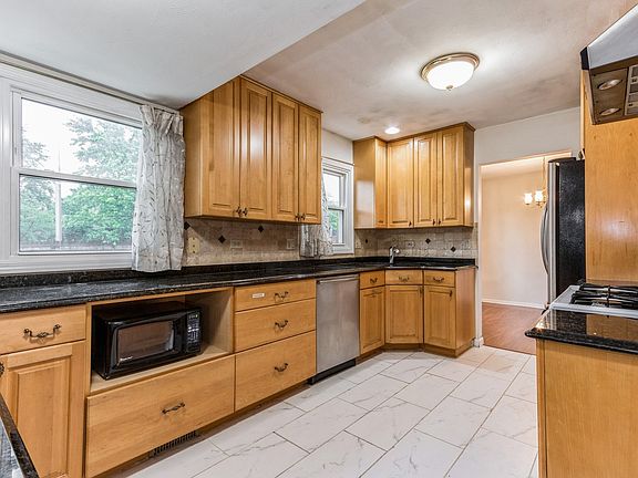 4th image of 1370 Candlewood Ln