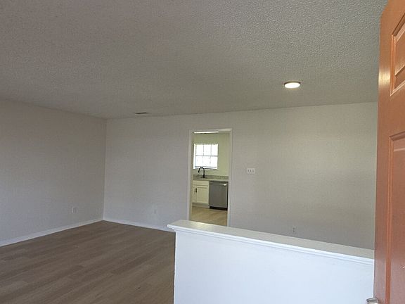 3rd image of 227 Vista Way