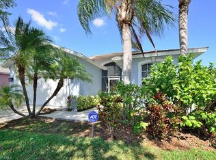 714 Crossfield Cir, Naples, FL 34104