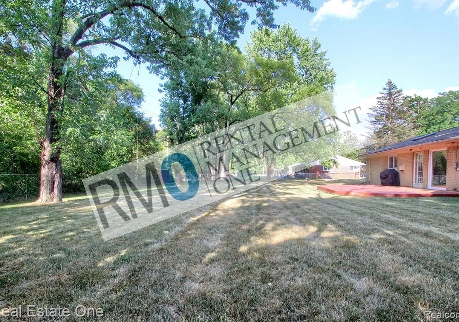 Updated 3 Bedroom Ranch — Photo 2