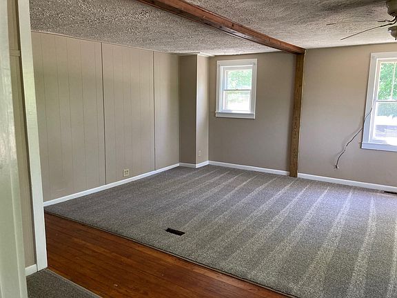 3rd image of 1003 W Gourley Pike