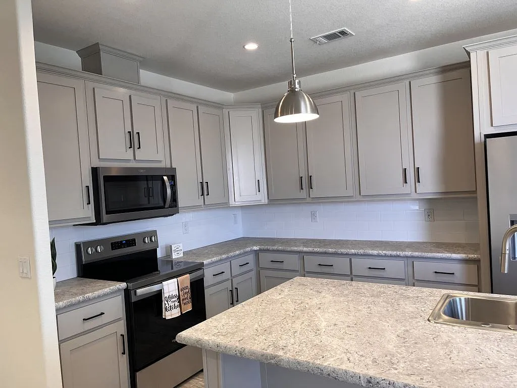 2 bed, 2.0 bath, 1179 sqft, $1,699 — Photo 3