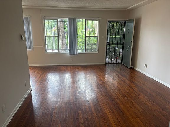 2nd image of 1049 N Genesee Ave #2