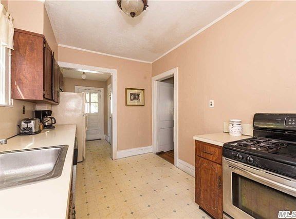 5th image of 22 James St N