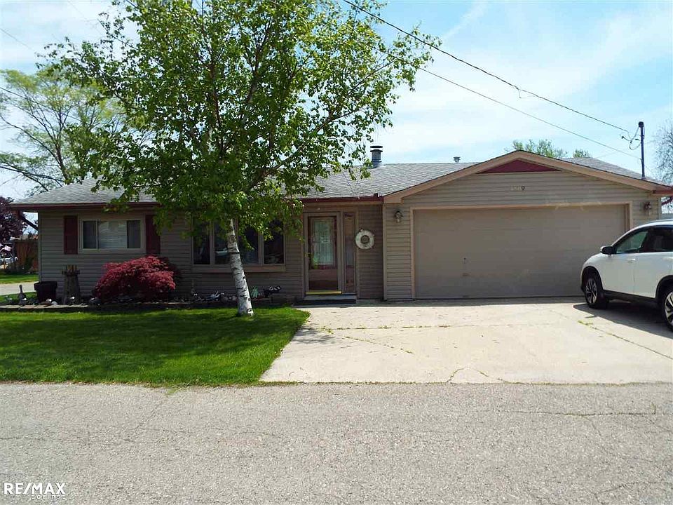 1st image of 46696 Roselane Dr