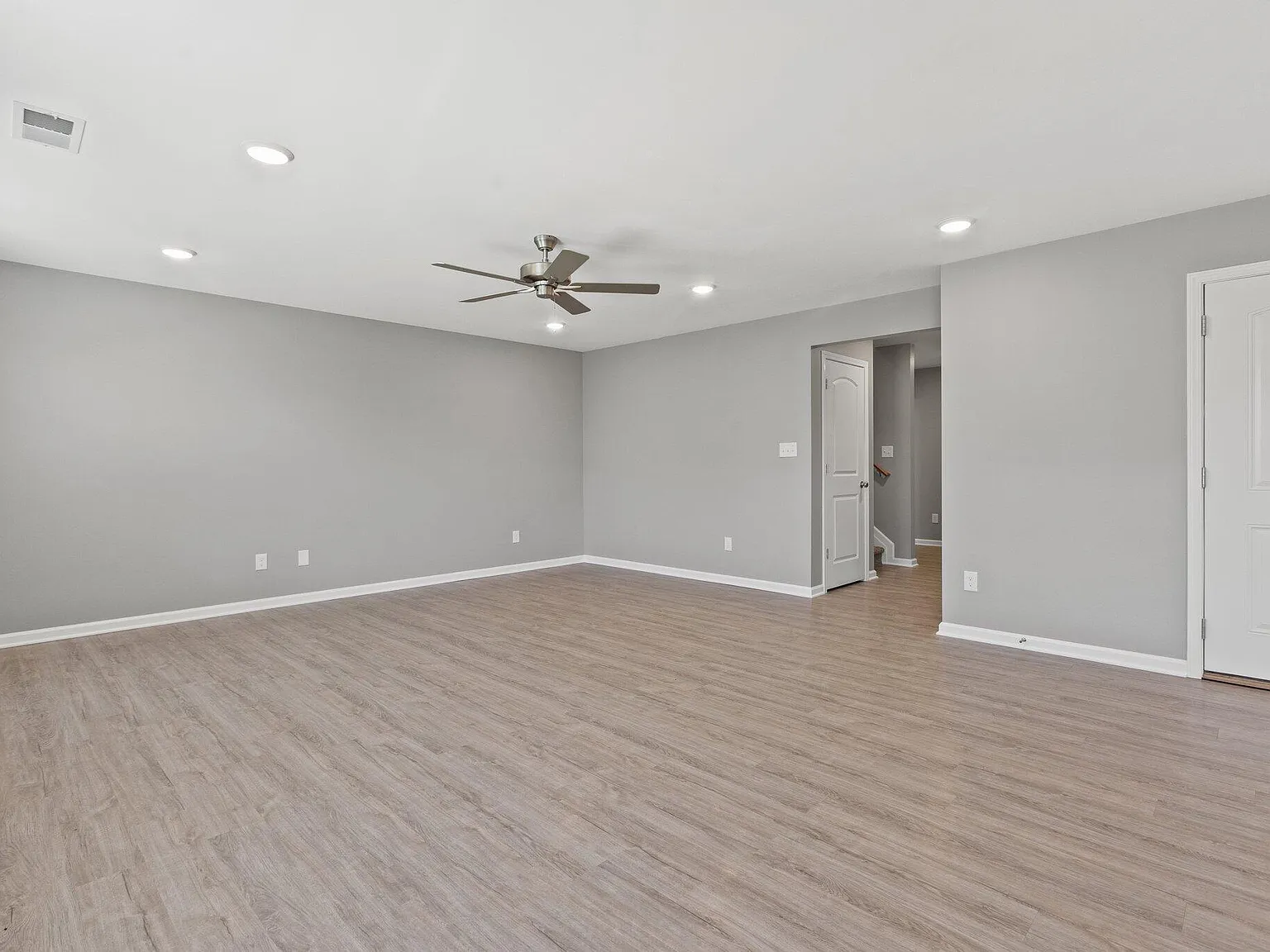 4 bed, 2.5 bath, $2,395 — Photo 3