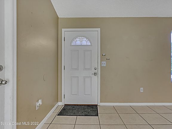 5th image of 1100 Hammacher Ave SW
