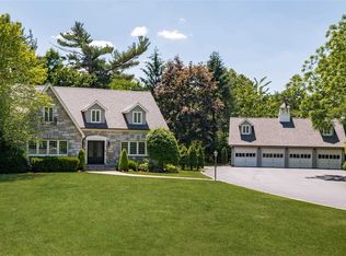 6 Pinewood Rd, Old Westbury, NY 11568