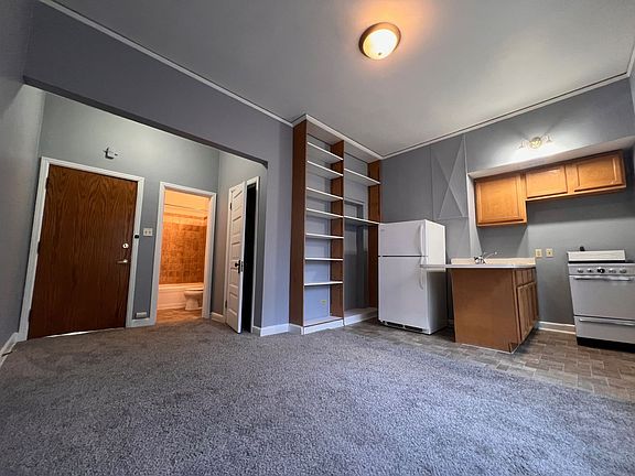 2nd image of 1830 N Oakland Ave APT 5