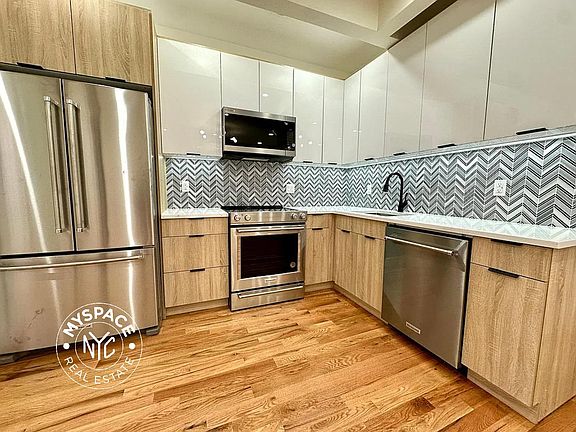 4th image of 431 Columbia St #2