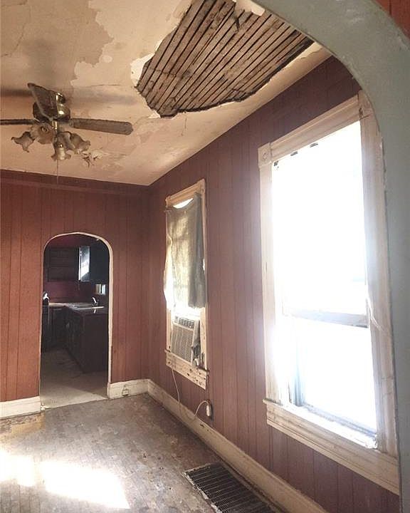 2nd image of 211 E Highland Ave
