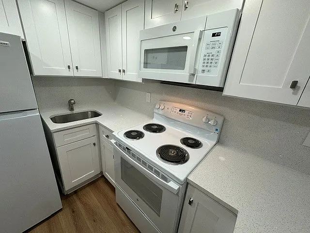 6830 S Trask St #13 — Photo 5