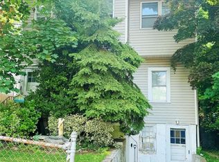 221 Manorhaven Blvd, Port Washington, NY 11050