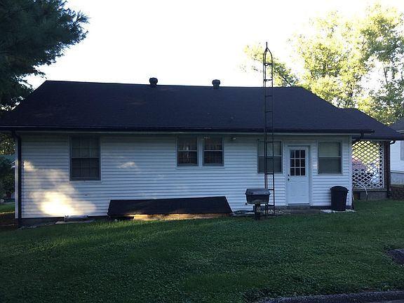 2nd image of 215 Cedar St
