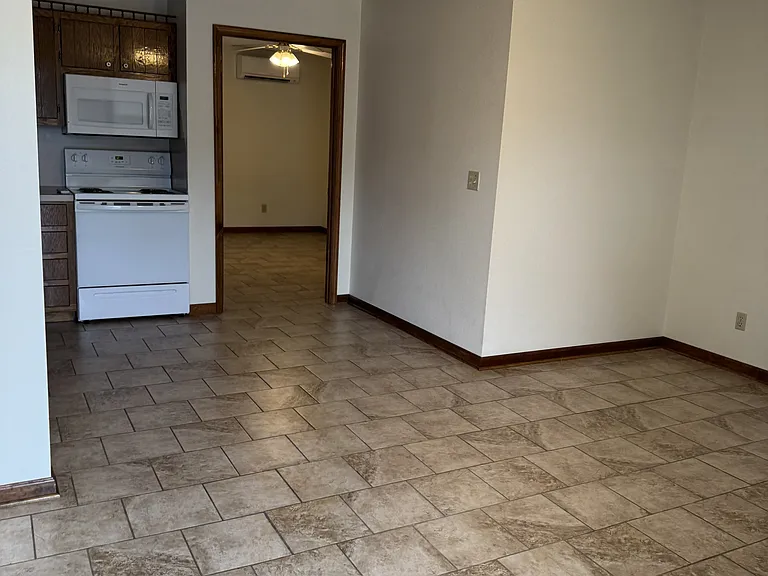 213 Brentwood Dr #J — Photo 8