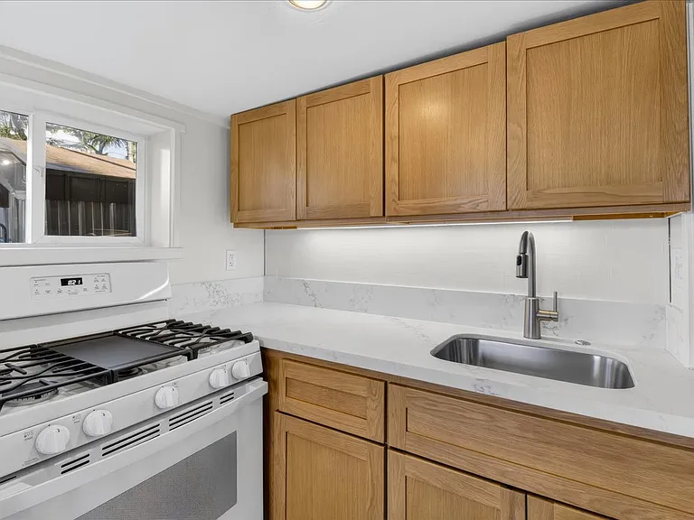 1252 Glenneyre St — Photo 15