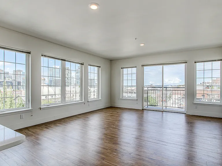 Dunn Motors Apartments — Photo 77