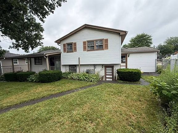 3rd image of 1685 Laurie Dr