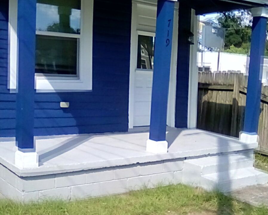 1st image of 719 N Reus St