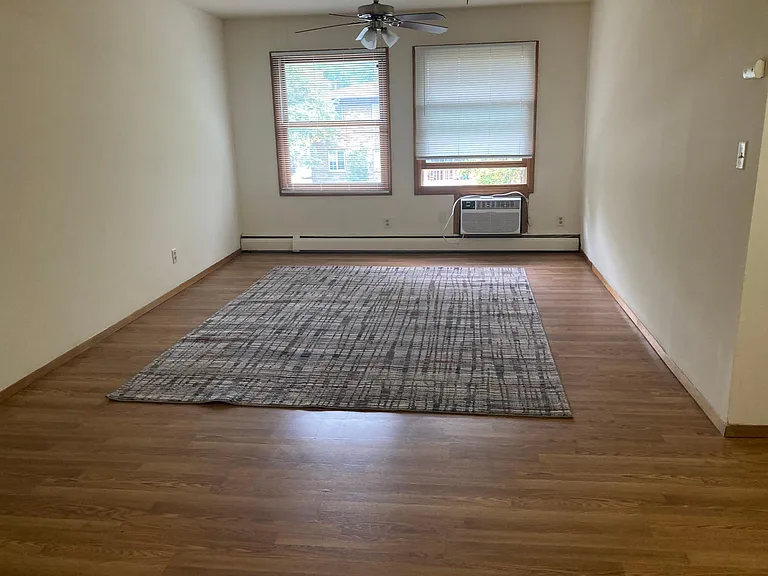 Kimberly Apartments — Photo 6