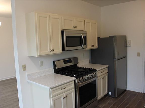 3rd image of 960 Grant St #2