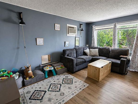 2nd image of 748 5th STREET E