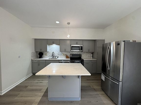 2nd image of 111 E 6th St APT C
